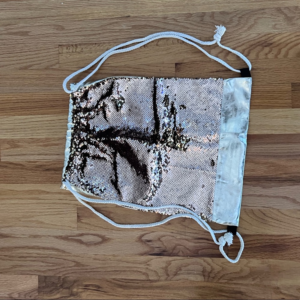 Sparkly backpack 🎒 - Picture 7 of 9